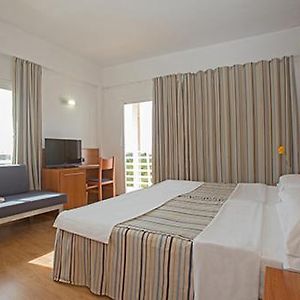 Pokój z łóżkiem king-size